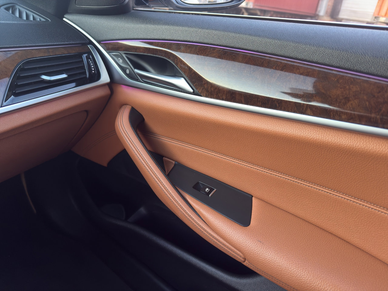 Used 2018 BMW 540i xDrive w/ Premium Package image 17