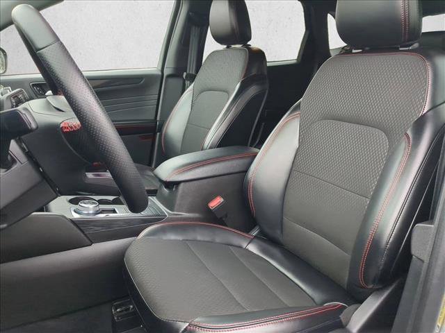 Used 2025 Ford Escape ST-Line image 19