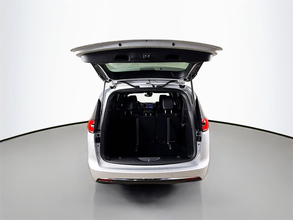 New 2026 Chrysler Pacifica Select image 28