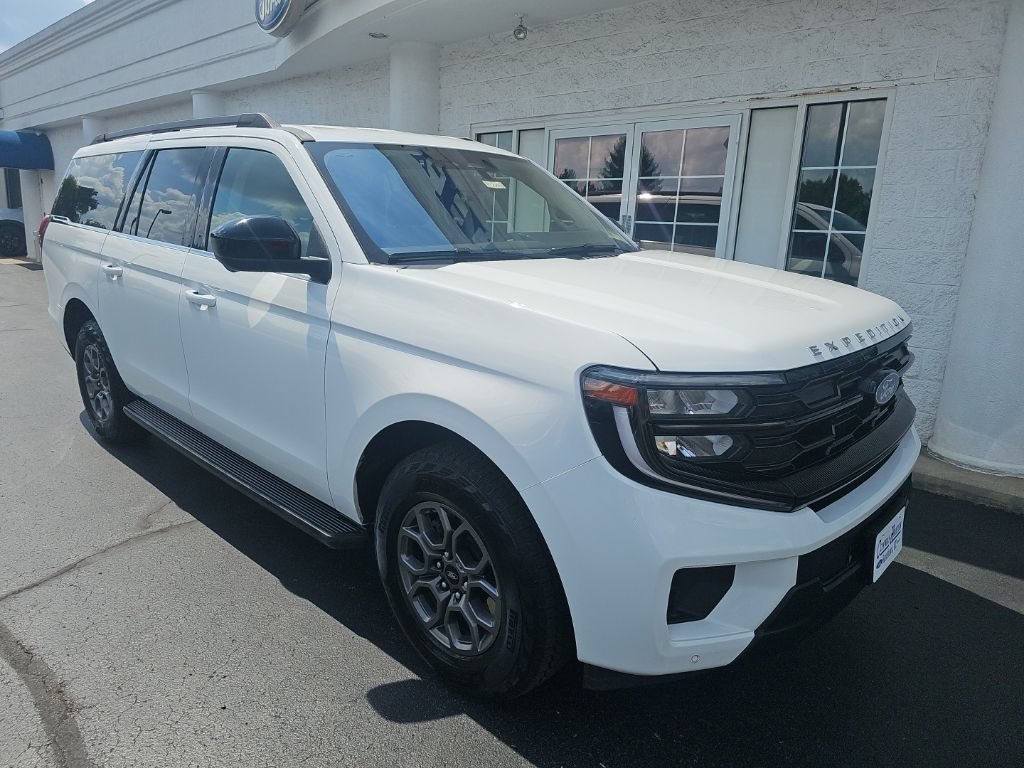 Used 2025 Ford Expedition Max Active AWD/4WD image 2