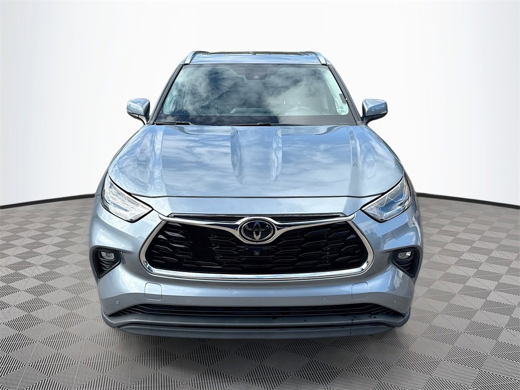 Used 2021 Toyota Highlander Limited image 2