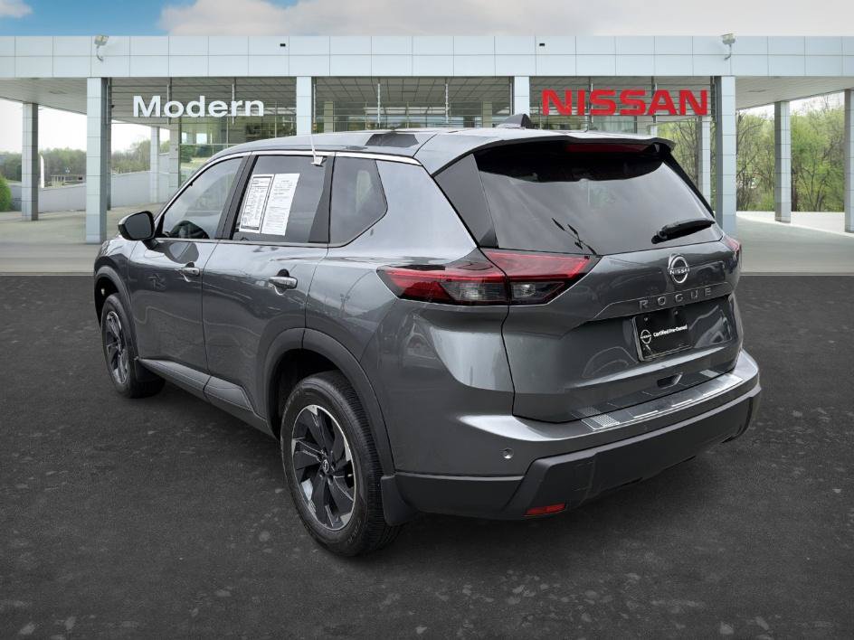 Certified 2026 Nissan Rogue SV FWD image 3