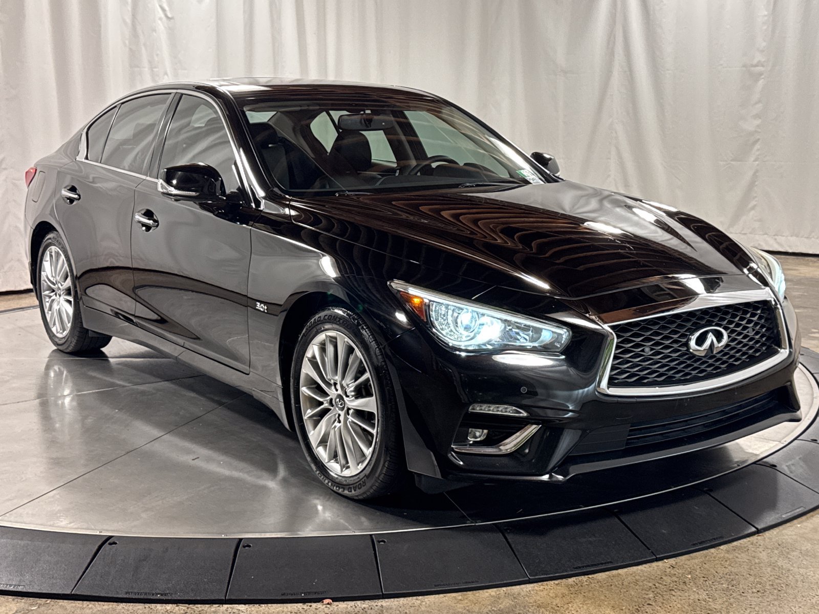 Used 2018 INFINITI Q50 Luxe w/ Essential Package (3.0T Luxe) AWD/4WD image 7