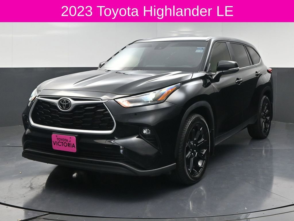 Used 2023 Toyota Highlander LE FWD image 2