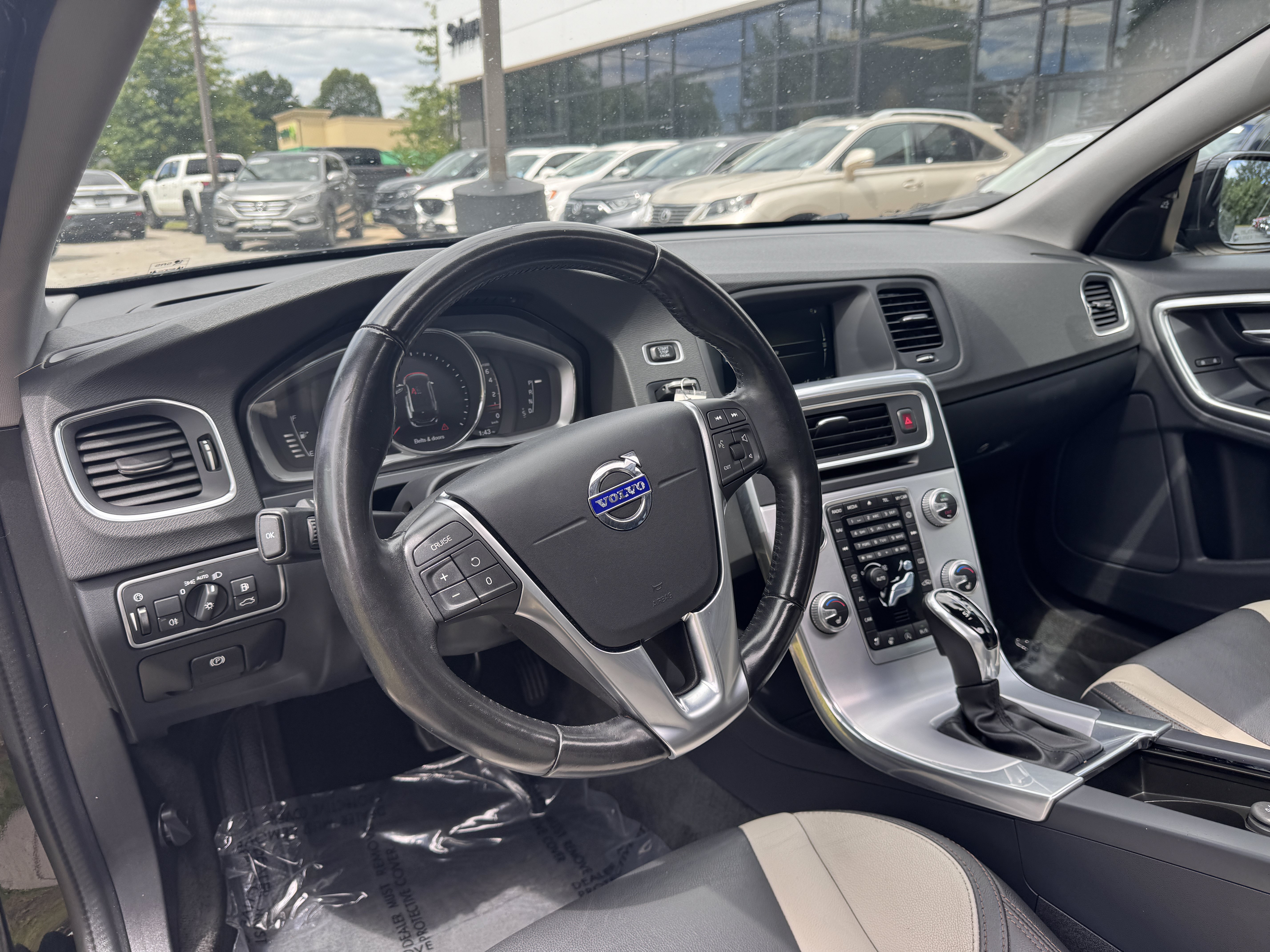 Used 2017 Volvo V60 T5 Cross Country w/ Climate Package AWD/4WD image 5