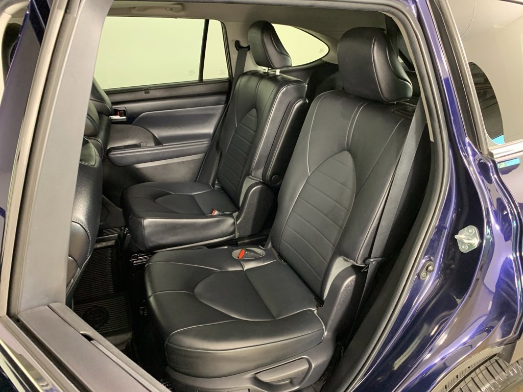 Used 2022 Toyota Highlander XLE image 28