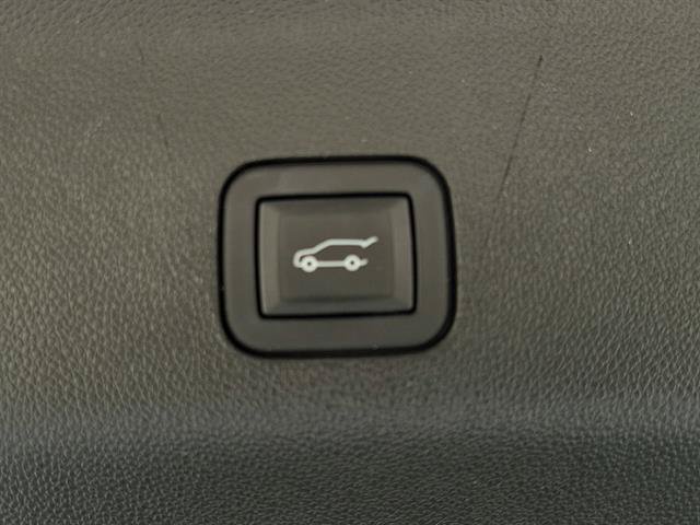 Certified 2023 Cadillac Escalade Premium Luxury AWD/4WD image 7
