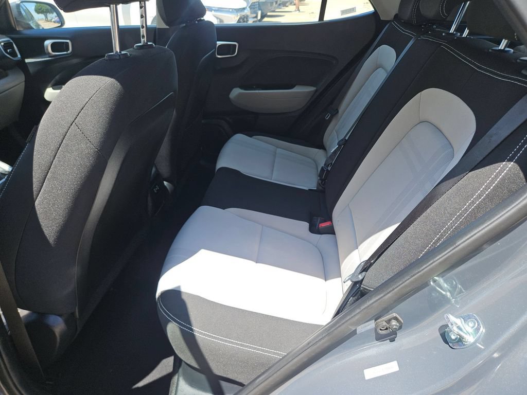Used 2025 Hyundai Venue SEL FWD image 29