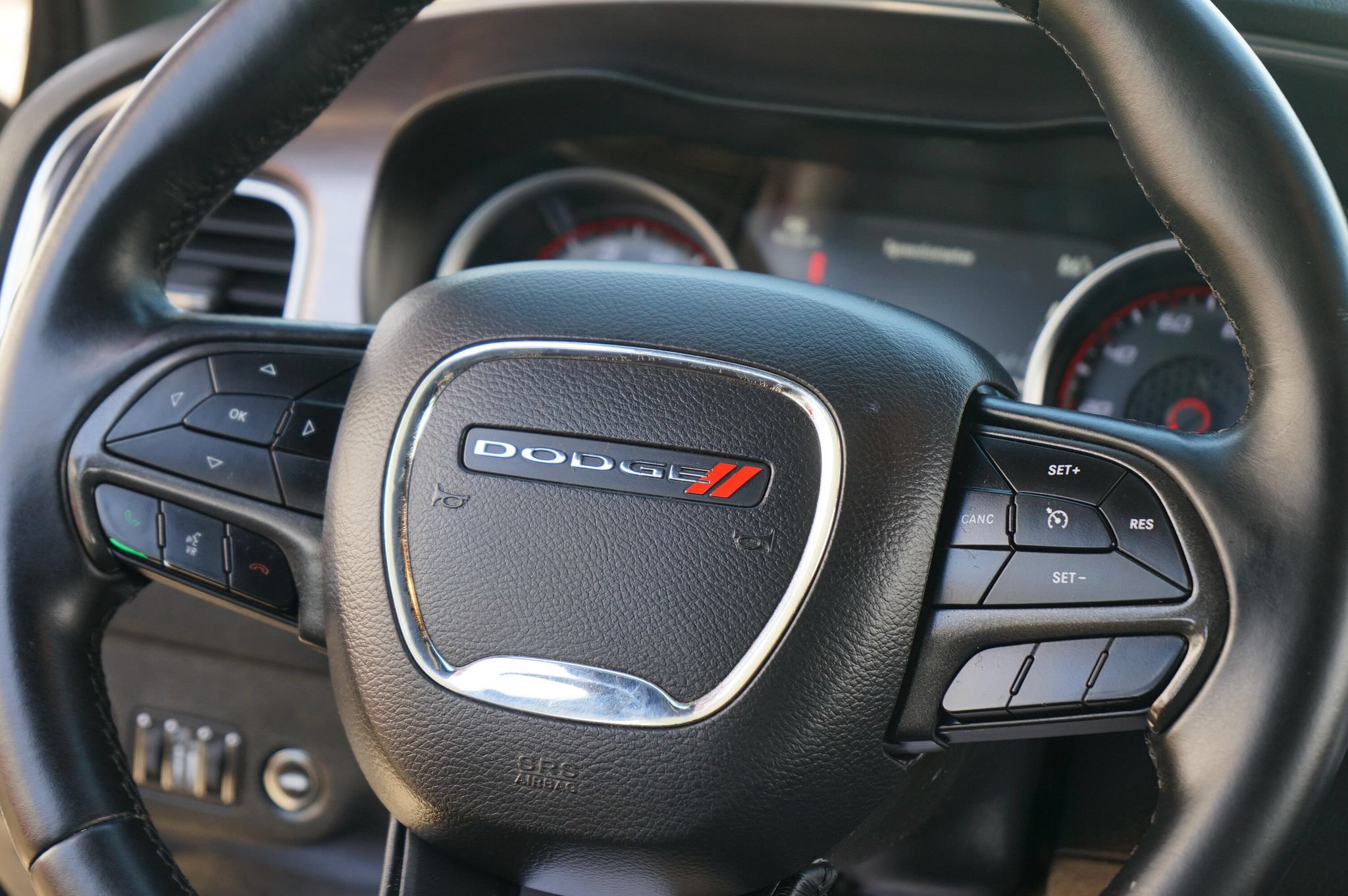 Used 2018 Dodge Charger SXT RWD image 16