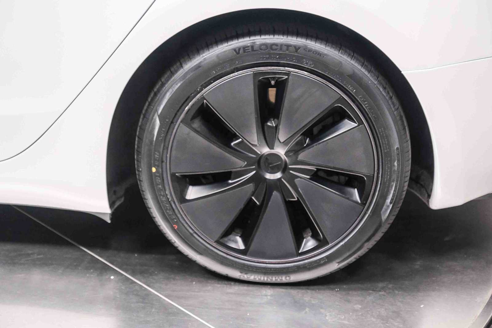 Used 2024 Tesla Model 3 Standard Range RWD image 9