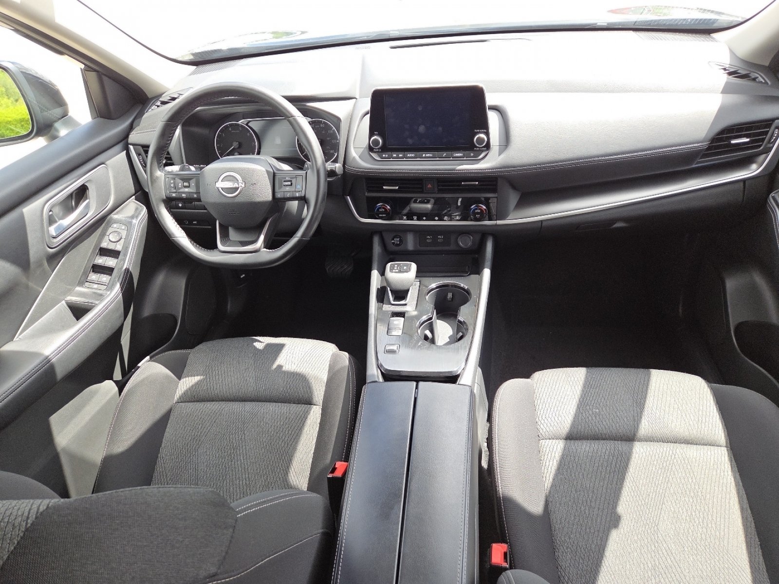 Used 2025 Nissan Rogue SV FWD image 22