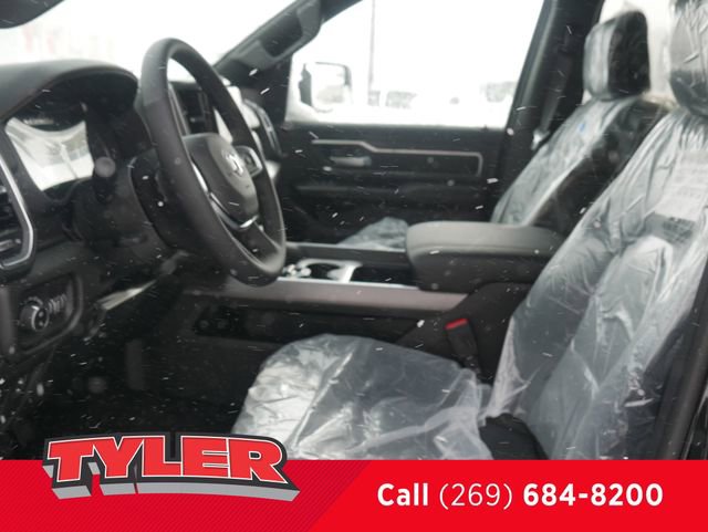 New 2026 RAM 1500 4x4 Crew Cab image 38