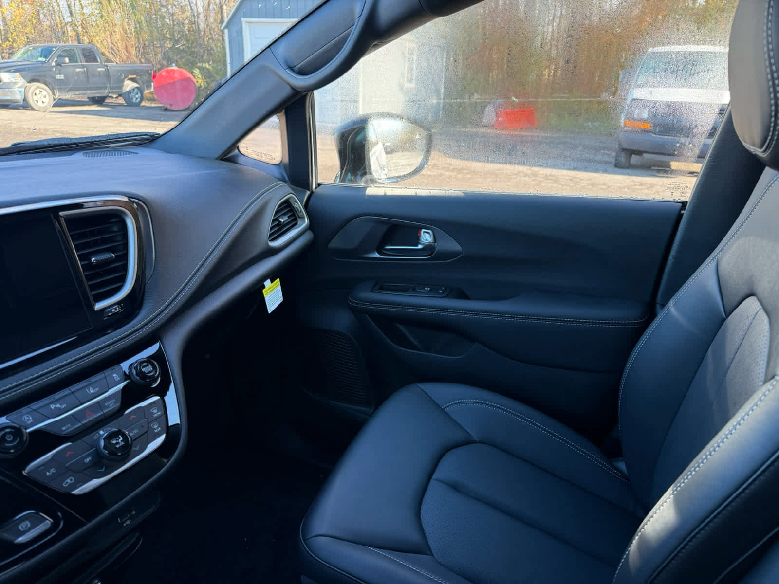 New 2026 Chrysler Pacifica Select image 22