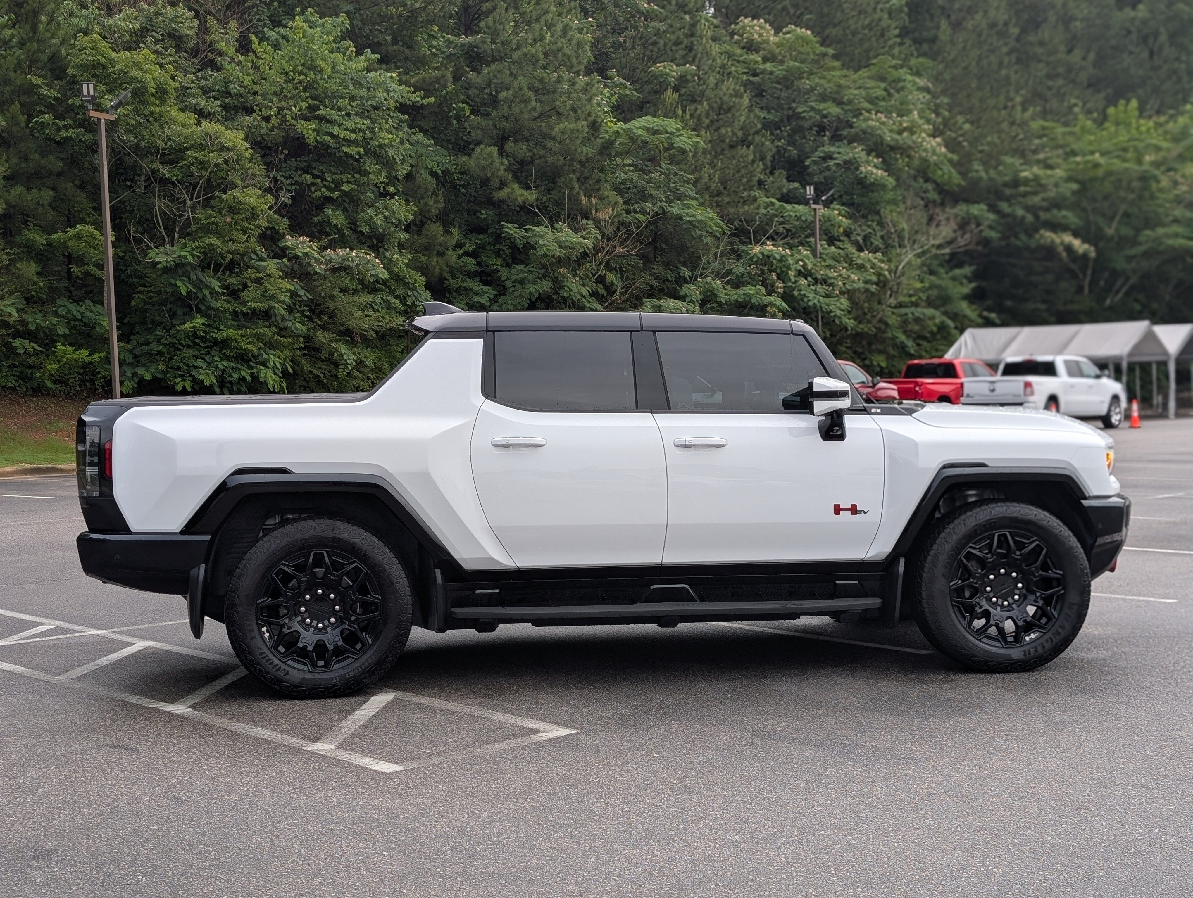 Used 2025 GMC Hummer EV 2X w/ LPO, Sport Package AWD/4WD image 10