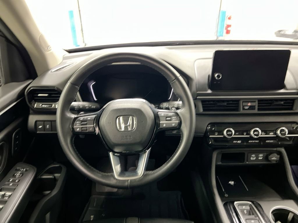 Used 2024 Honda Pilot Touring image 11