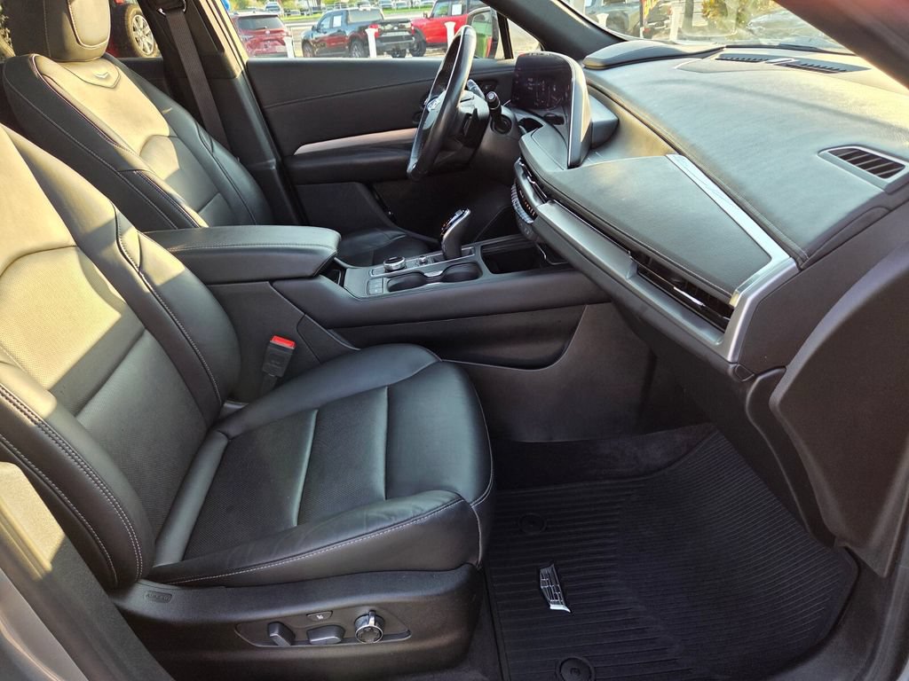 Used 2024 Cadillac XT4 Premium Luxury w/ Technology Package FWD image 17