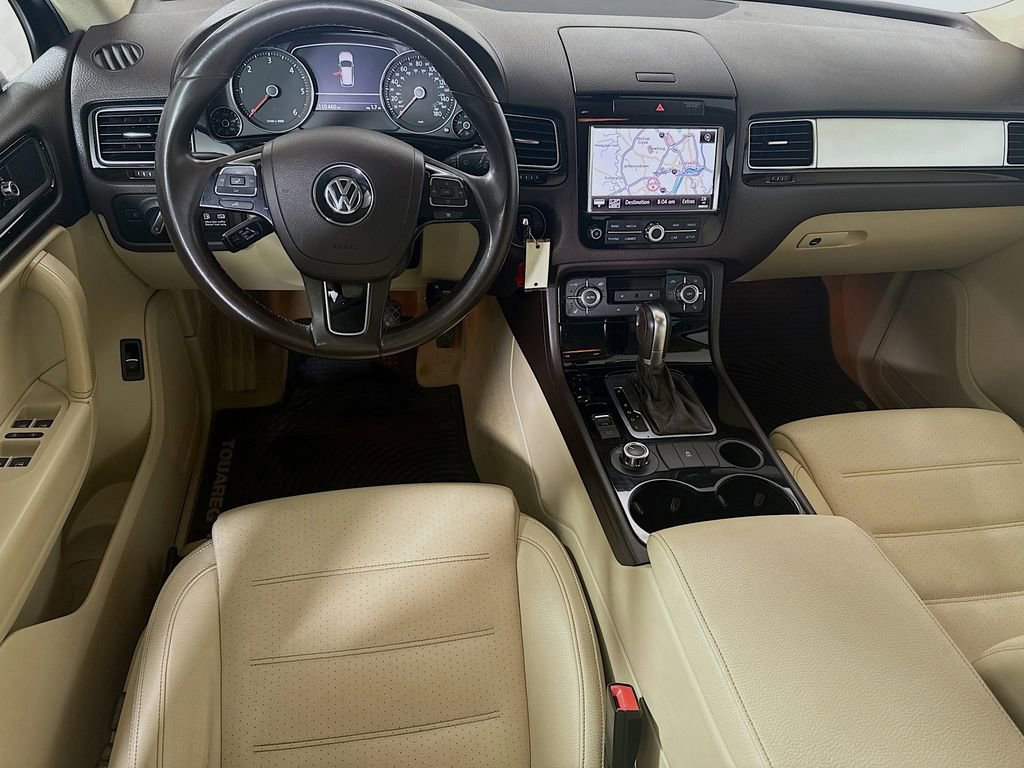 Used 2011 Volkswagen Touareg Sport image 22