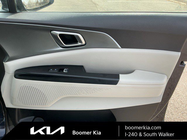 Certified 2024 Kia Carnival LX image 10
