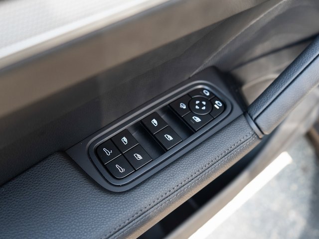 New 2025 Porsche Cayenne Coupe image 16