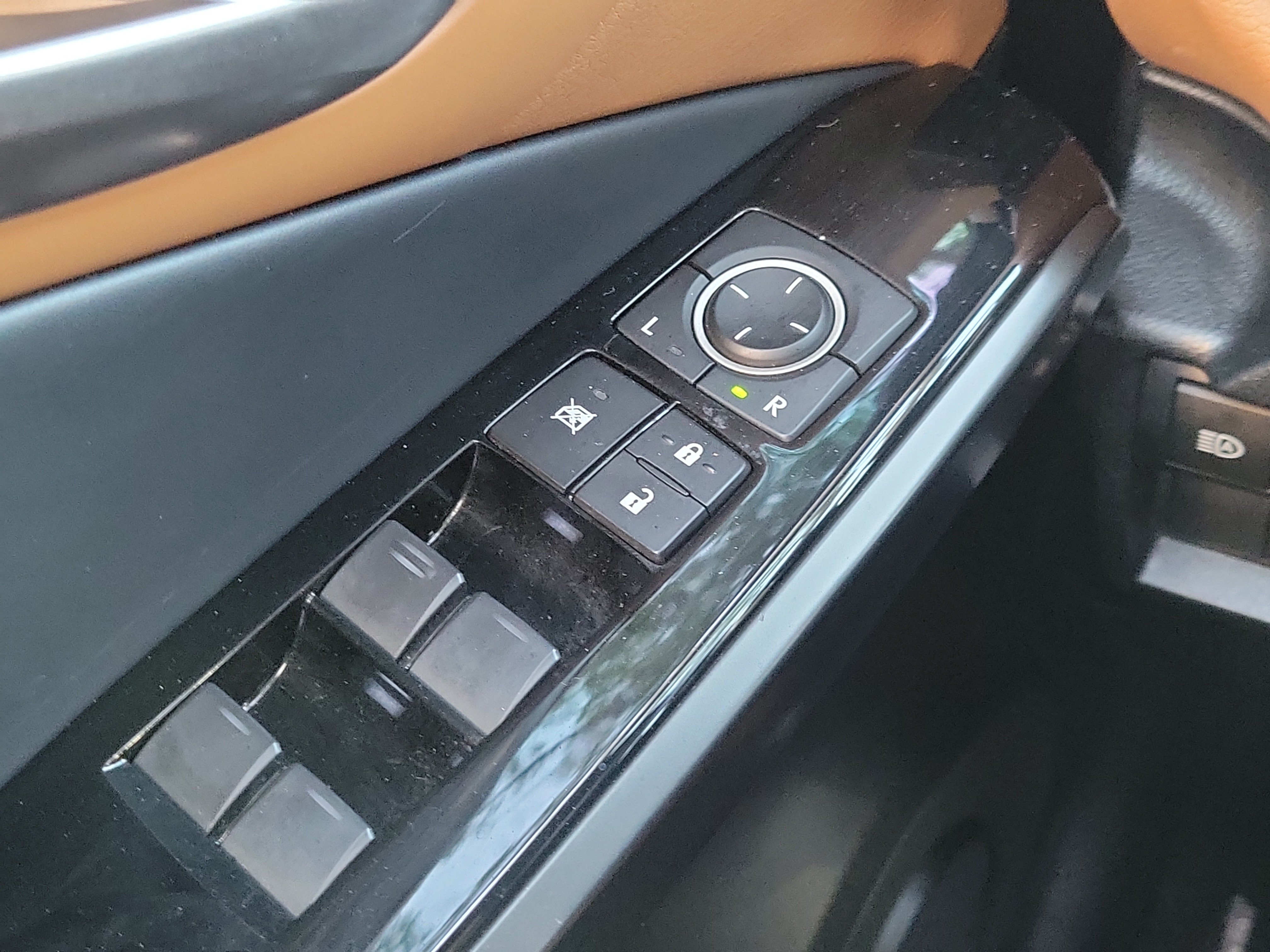 Used 2023 Lexus IS 300 w/ Comfort Package RWD image 27