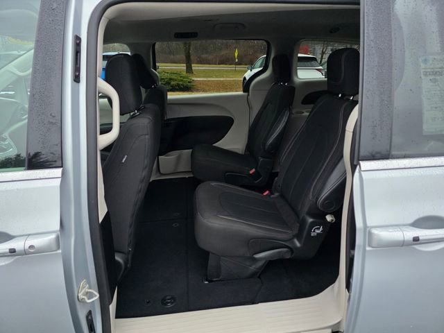 Used 2023 Chrysler Voyager LX FWD image 18