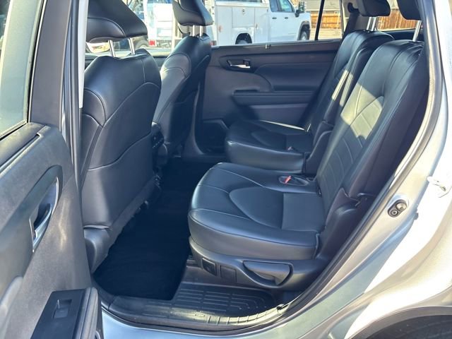 Used 2022 Toyota Highlander XLE image 27