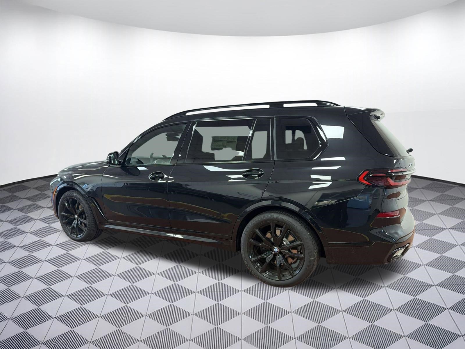 Used 2026 BMW X7 xDrive40i w/ M Sport Package AWD/4WD image 3