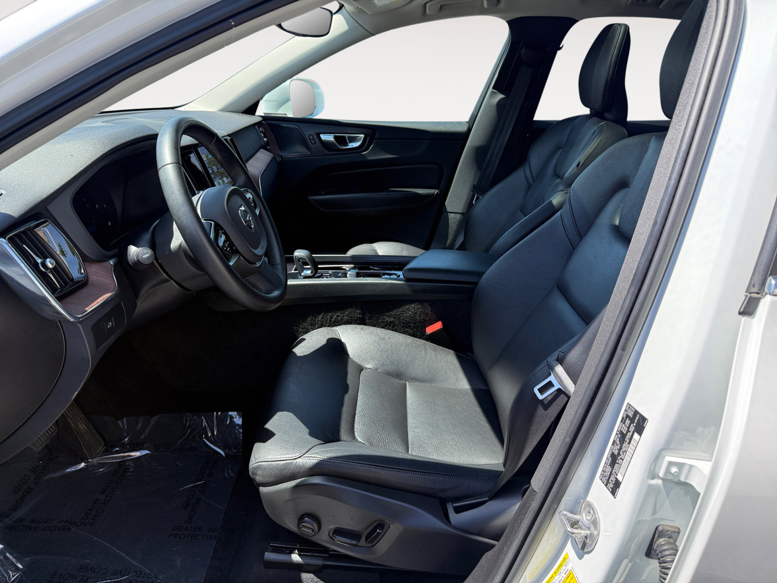 Used 2023 Volvo XC60 B5 Plus w/ Protection Package image 10