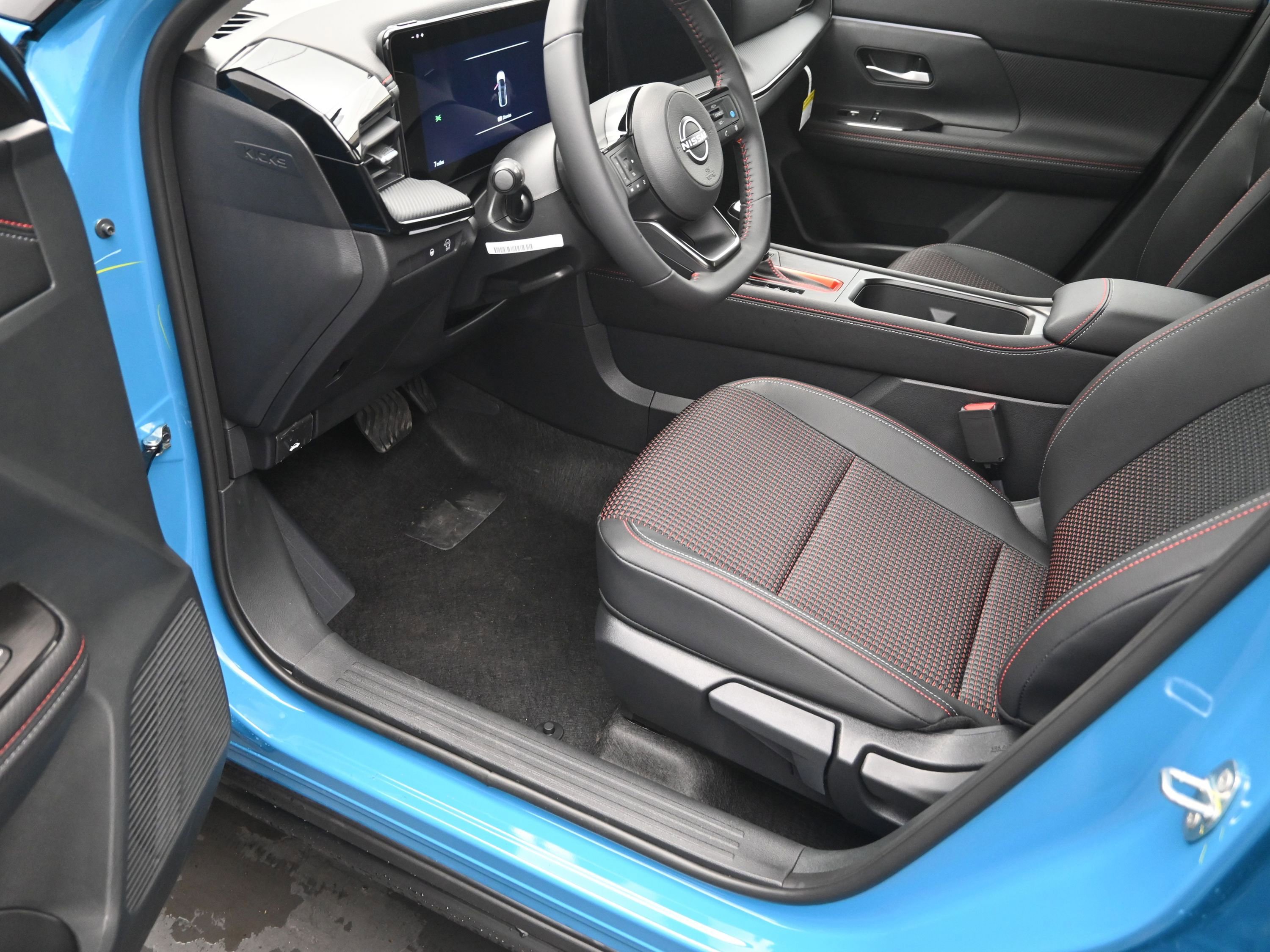 Certified 2025 Nissan Kicks SR image 12