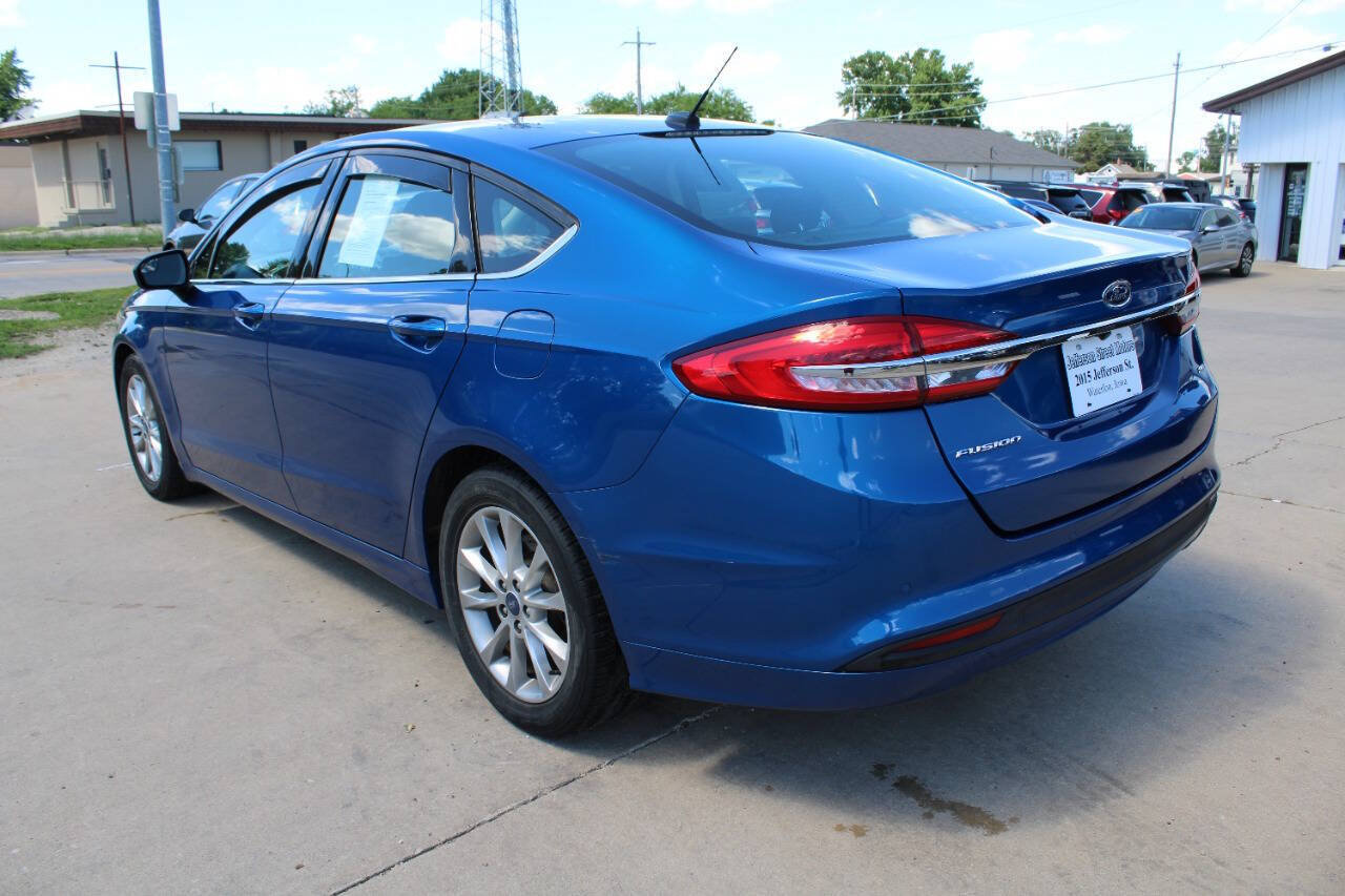 Used 2017 Ford Fusion SE w/ Fusion SE Technology Package FWD image 8