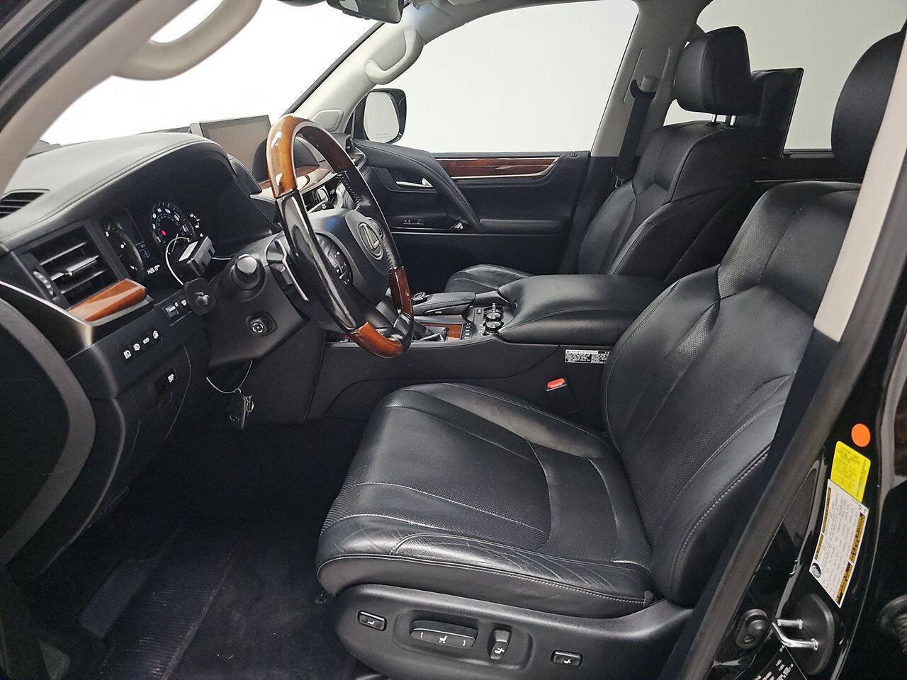 Used 2017 Lexus LX 570 4WD w/ Luxury Package image 5
