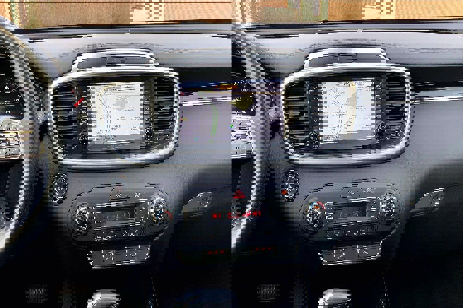 Used 2019 Kia Sorento SX image 7