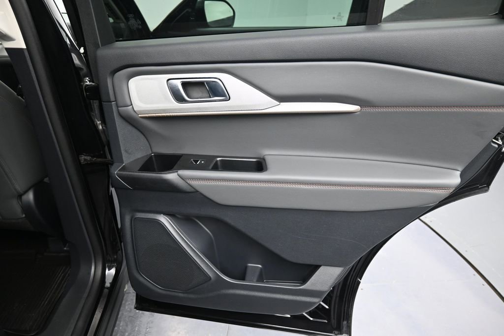 Used 2025 Ford Explorer Active w/ Active Comfort Package RWD image 21