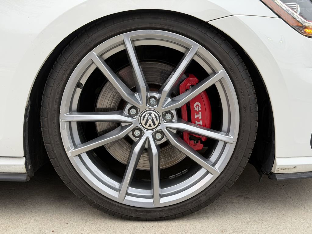 Used 2019 Volkswagen GTI SE w/ SE Experience Package image 19