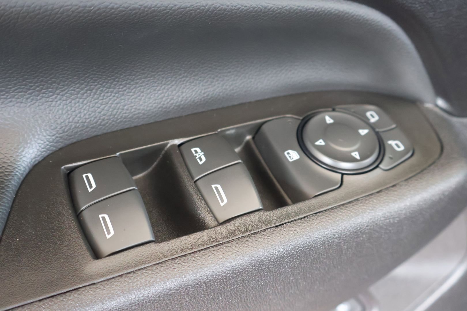 Used 2020 Chevrolet Equinox LT w/ Sport Edition image 11