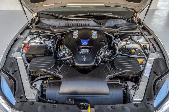 Used 2018 Maserati Quattroporte S GranLusso RWD image 17