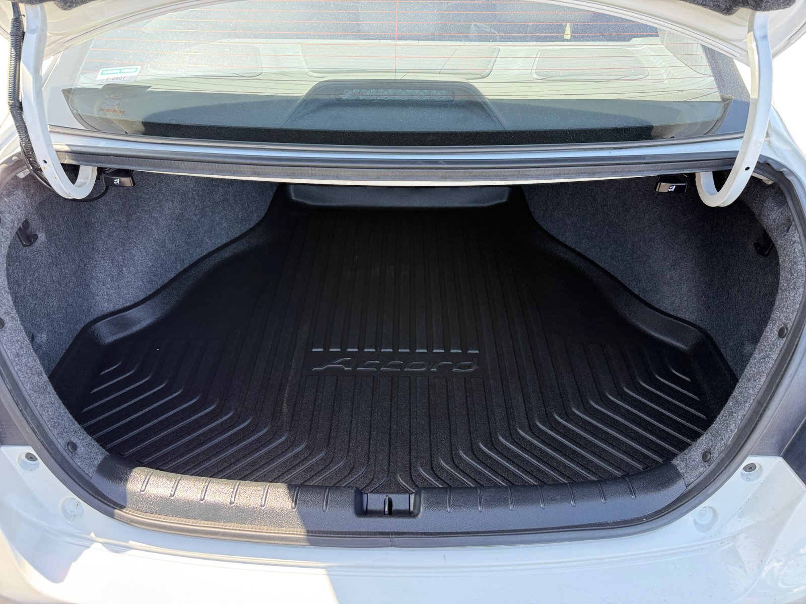 Used 2017 Honda Accord EX-L image 17