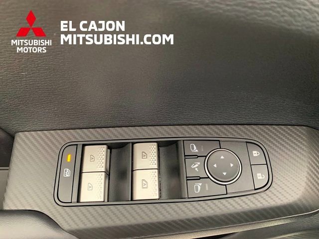 New 2025 Mitsubishi Outlander SE image 12