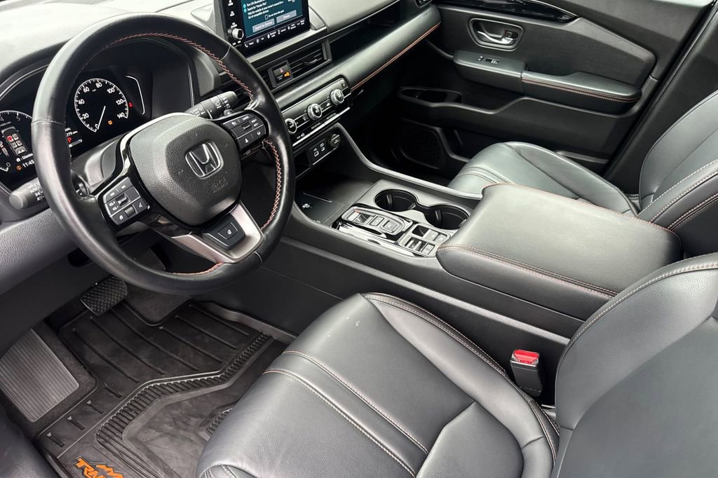 Certified 2025 Honda Pilot TrailSport image 4