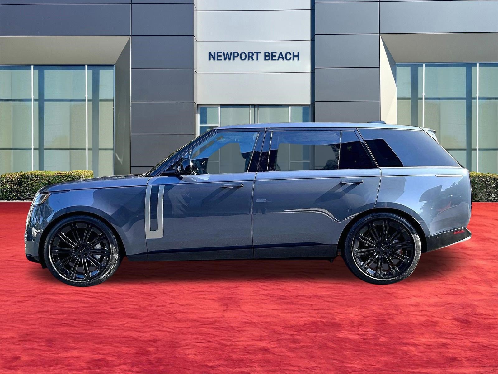 New 2026 Land Rover Range Rover Long Wheelbase SE image 2