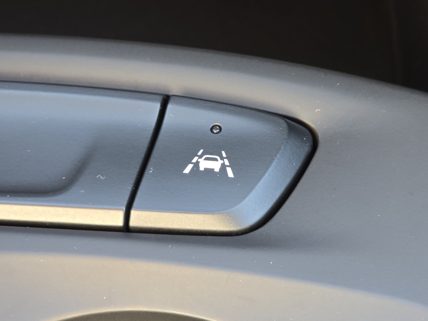 Used 2024 Chevrolet Trax LS w/ LS Convenience Package FWD image 10