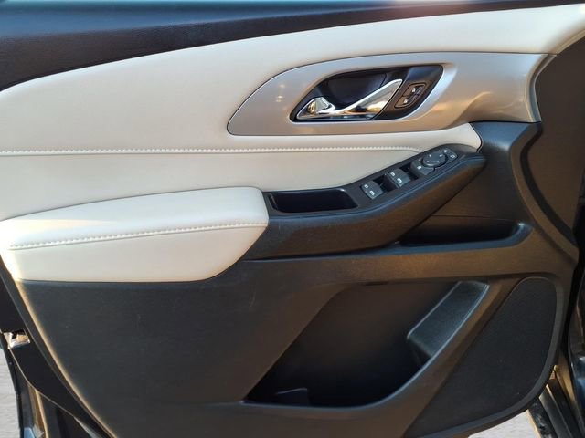 Used 2022 Chevrolet Traverse LS image 16