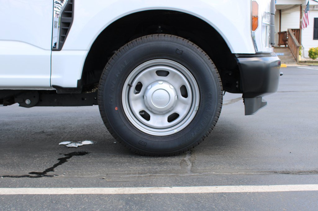 Used 2025 Ford F350 XL w/ XL Driver Assist Package RWD image 39