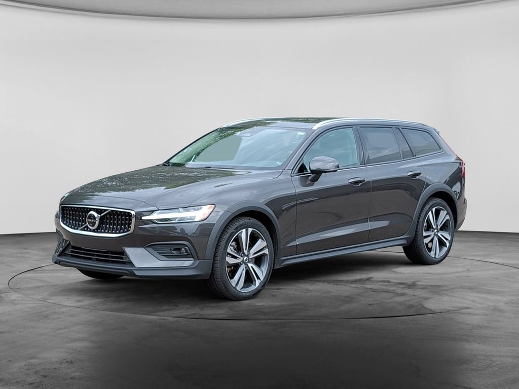 Used 2025 Volvo V60 B5 Cross Country Plus AWD/4WD image 3