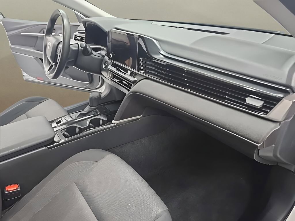 Used 2025 Toyota Camry LE image 19