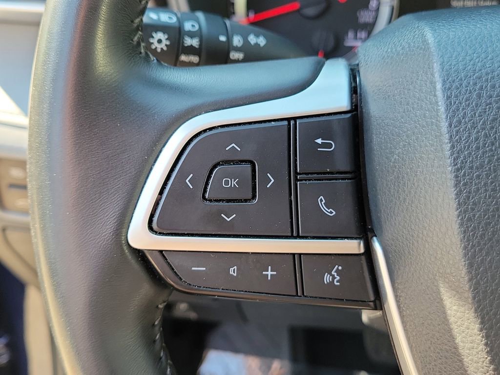 Used 2022 Toyota Highlander LE image 26