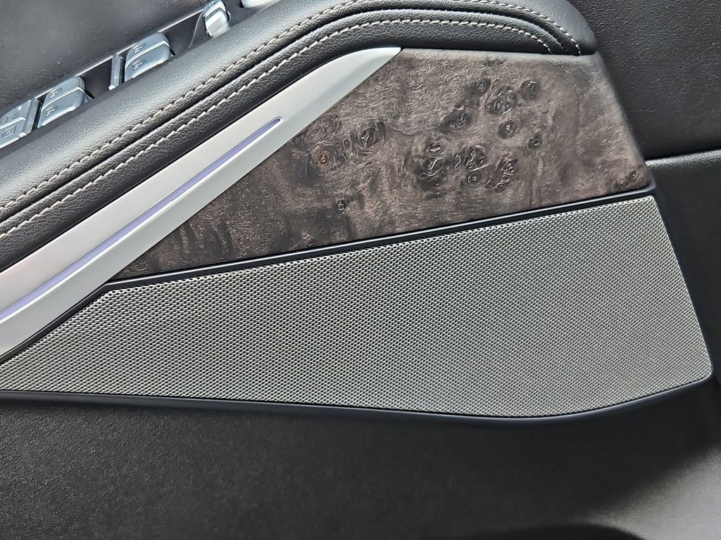 Used 2023 BMW X7 xDrive40i w/ Premium Package image 12