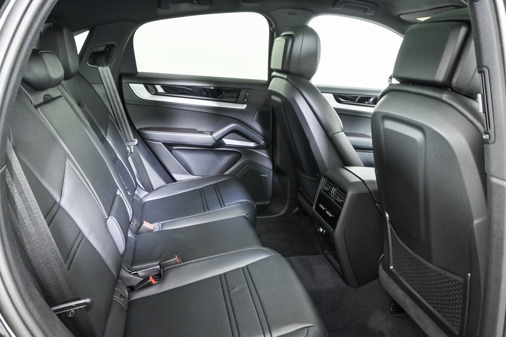 Certified 2025 Porsche Cayenne Coupe image 24