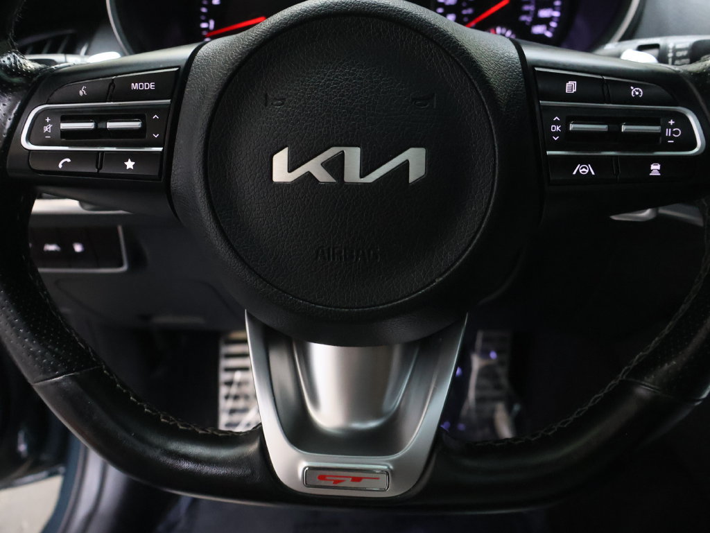 Used 2022 Kia Stinger GT1 RWD image 18