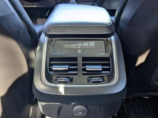 Used 2021 Volvo S60 T5 Inscription image 18